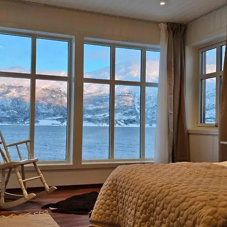 Nestun - Northern Lights With Sauna Holiday home *