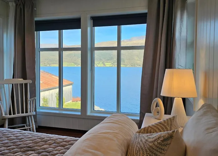 Dom wakacyjny Nestun - Northern Lights With Sauna *